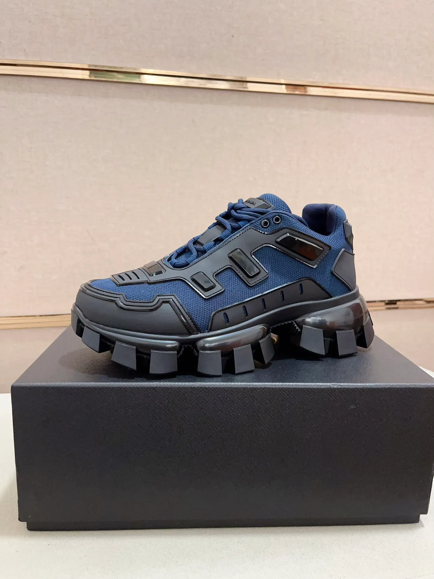Men's Men's Shoes 💰 620💰 ✔️✔️✔️High-quality new PRADA counters are launched at the same time. The new men's shoes and 😘fabrics are selected from first-layer cowhide. Lining: imported elastic mesh➕cowhide lining. 👍🏿High-end☄️Open-molded non-slip rubber outsole, exquisite lines, simple and elegant, comfortable and high-end for leisure travel. Number of yards: 38 to 44.